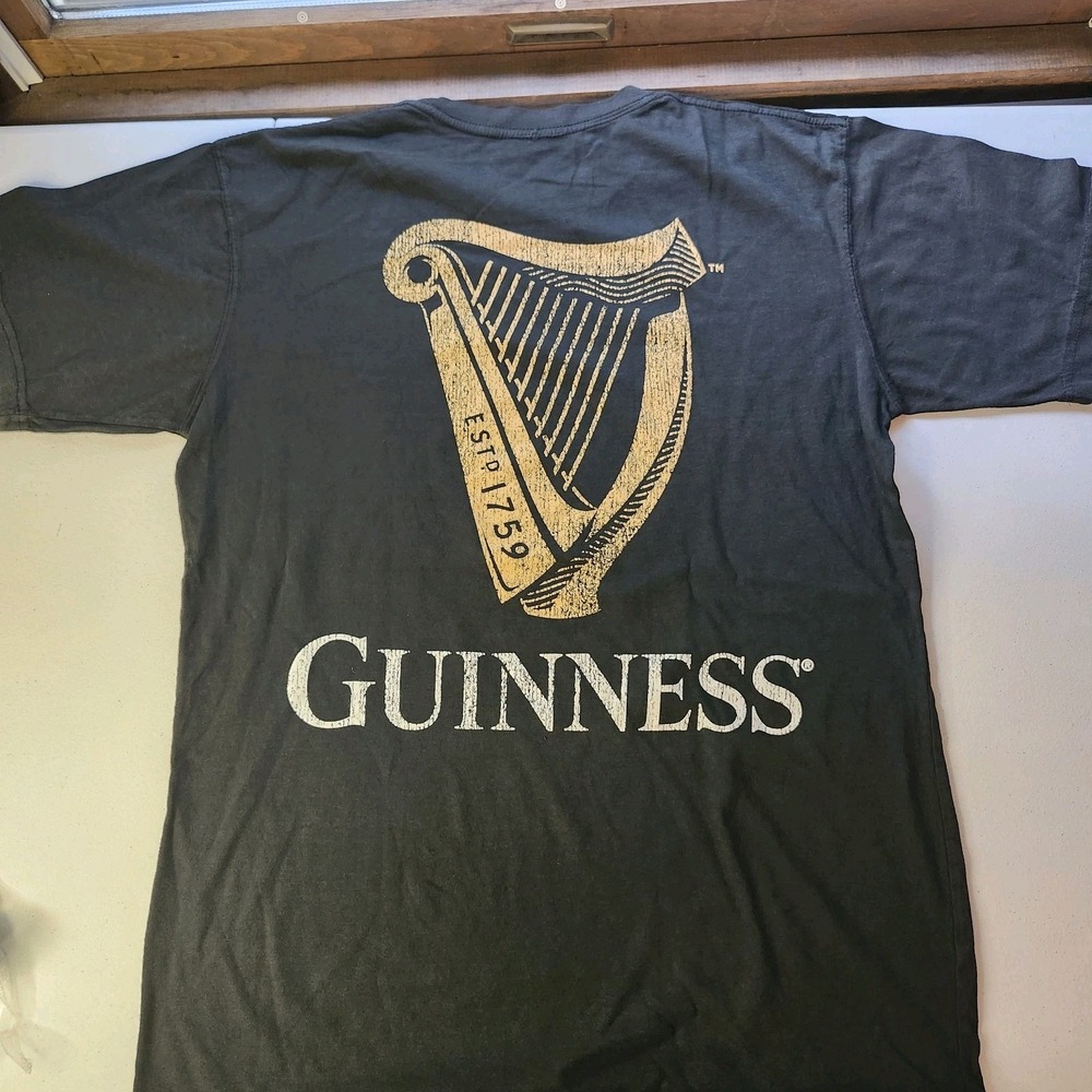 Large NWOT Guinness Breweriana Harp Logo Graphic T-Shirt Black Short Sleeve